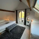 Pensión Le Petit Chateau De Conteville 4*