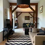 Le Petit Chateau De Conteville Pensión