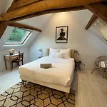 Le Petit Chateau De Conteville Pensión 4*