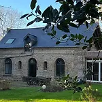 Le Petit Chateau De Conteville Pensión 4*