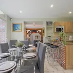 Pensión Le Petit Chateau De Conteville 4*